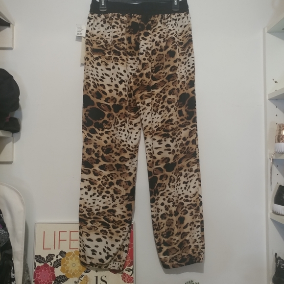 Leopard 🐆 draw string jogger style comfy pants - Picture 5 of 8
